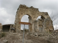 Ο ερειπωμένος βυζαντινός ναός του Αγ. Γεωργίου 